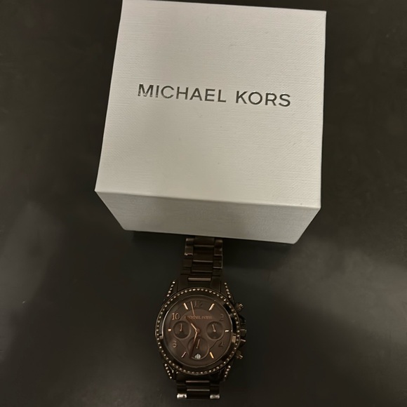 𝐌𝐊 𝐖𝐨𝐦𝐞𝐧’𝐬 𝐰𝐚𝐭𝐜𝐡 - Picture 4 of 5